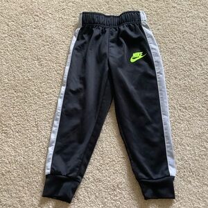 NIke Toddler Kids Track Pants Logo 3T Graphic Sweatpants